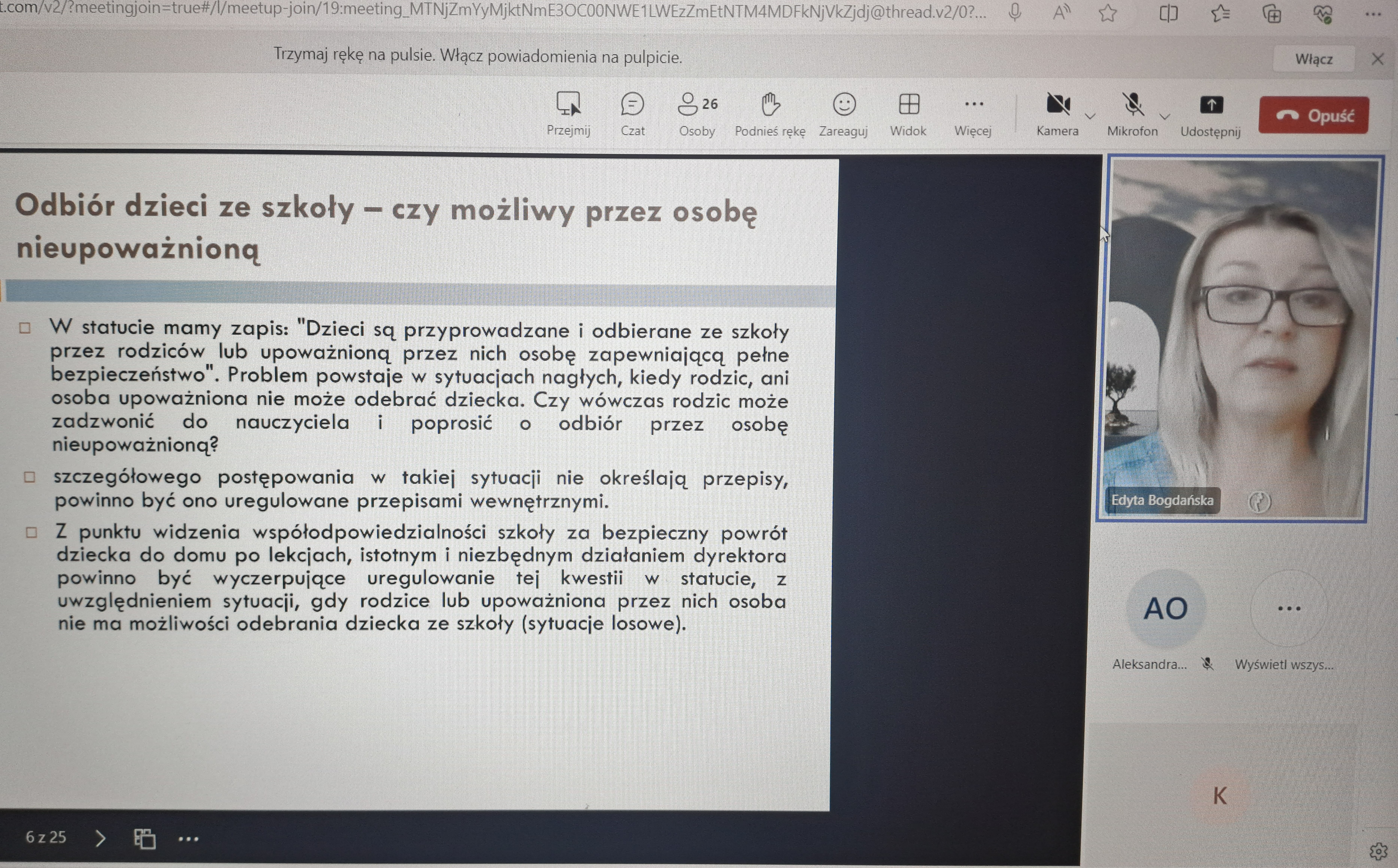 małe zdjęcie portretowe kobiety w połączeniu z tekstem prezentacji
