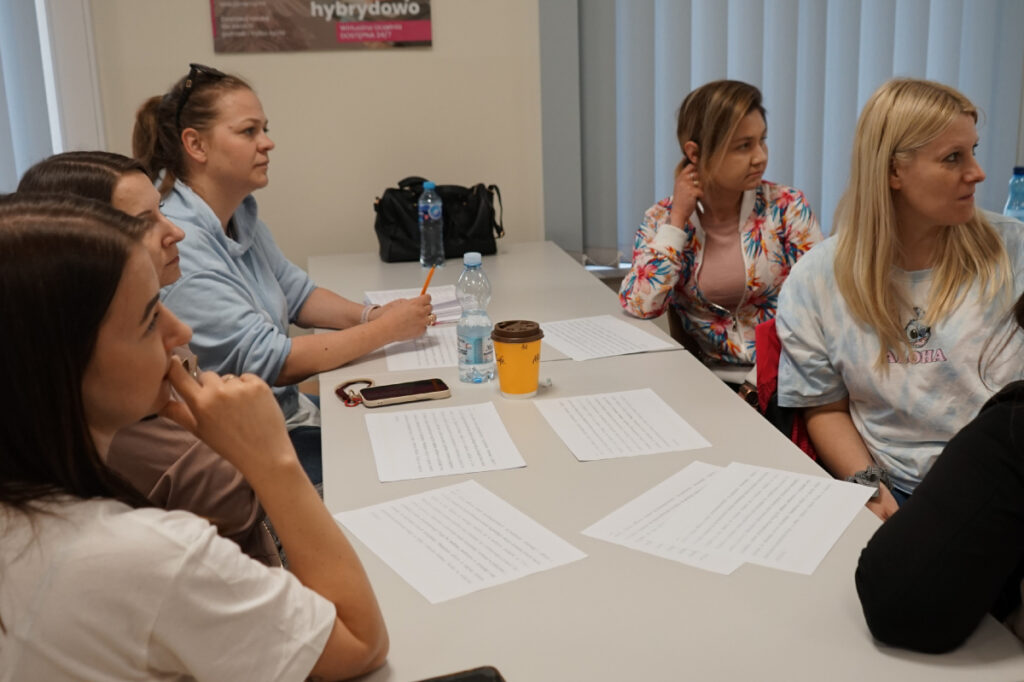 Uczestniczki słuchają wykładu