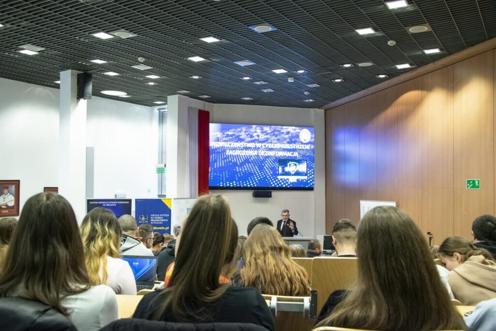 Sympozjum na temat dezinformacji