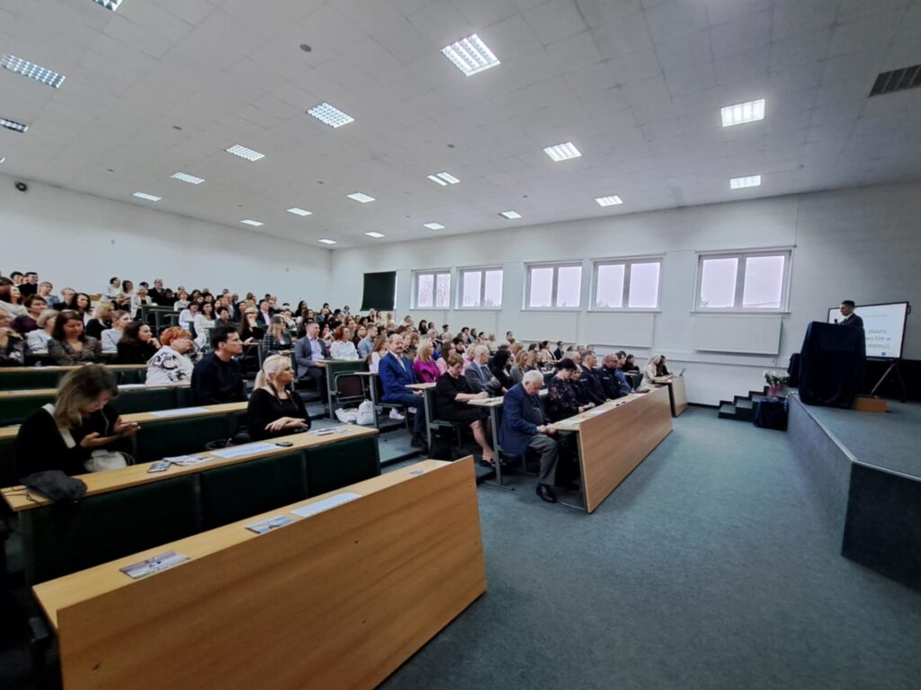 Osoby biorące udział w uroczystym podpisaniu deklaracji