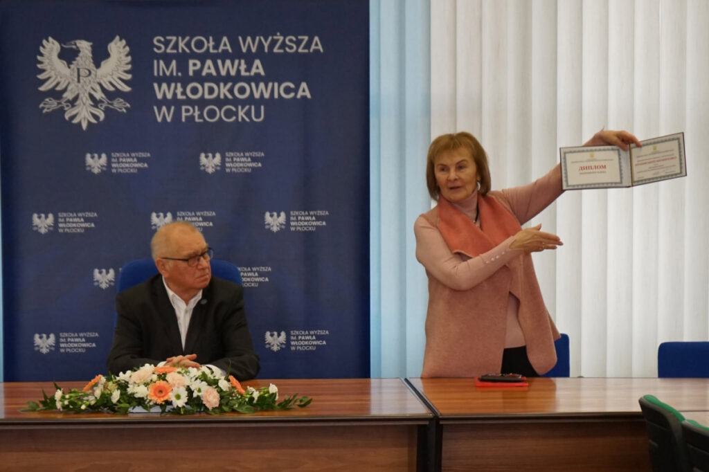 Prof. Sysojewa prezentuje nominację