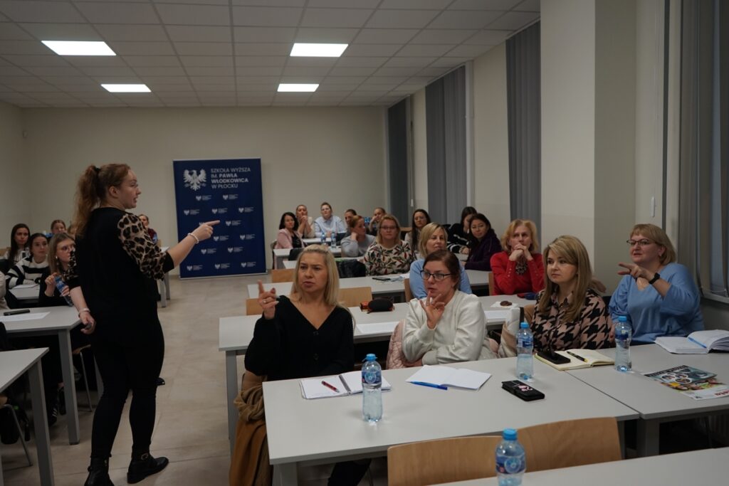 Zadawanie pytań przez uczestników