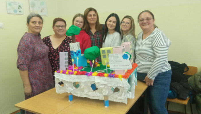 Studentki z wykonaną pracą