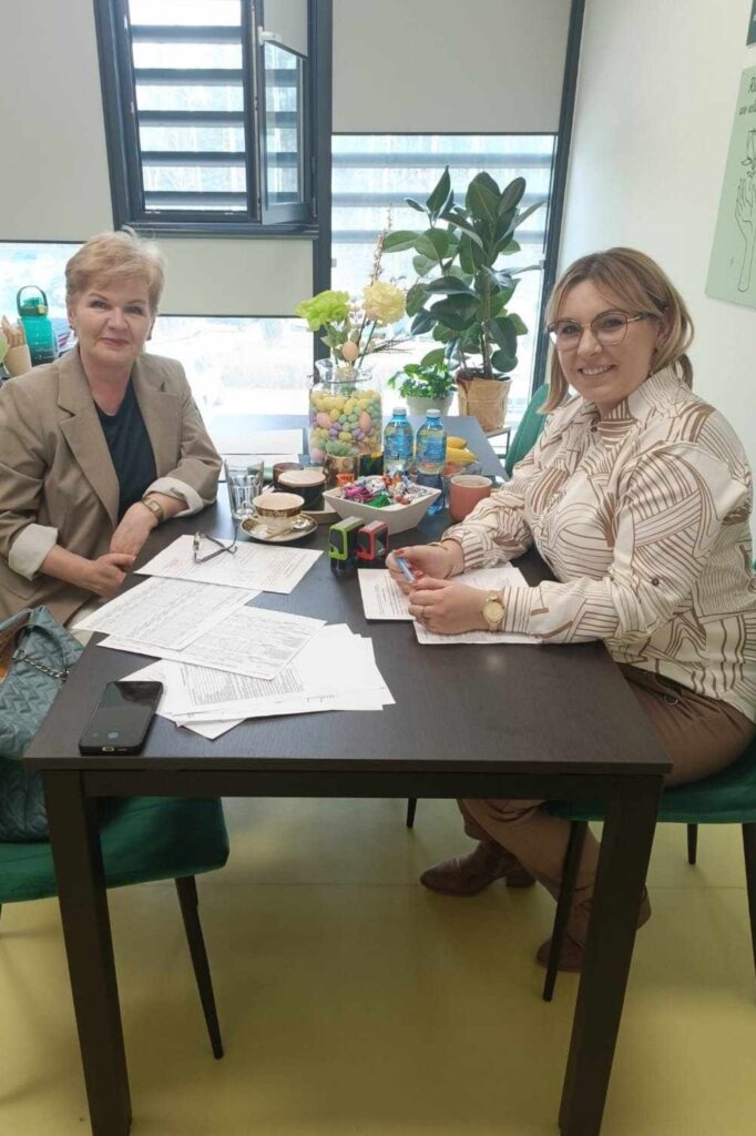 Podpisanie umowy między Regionalną Placówką Opiekuńczo-Terapeutyczną „Odzyskać Radość” a SWPW