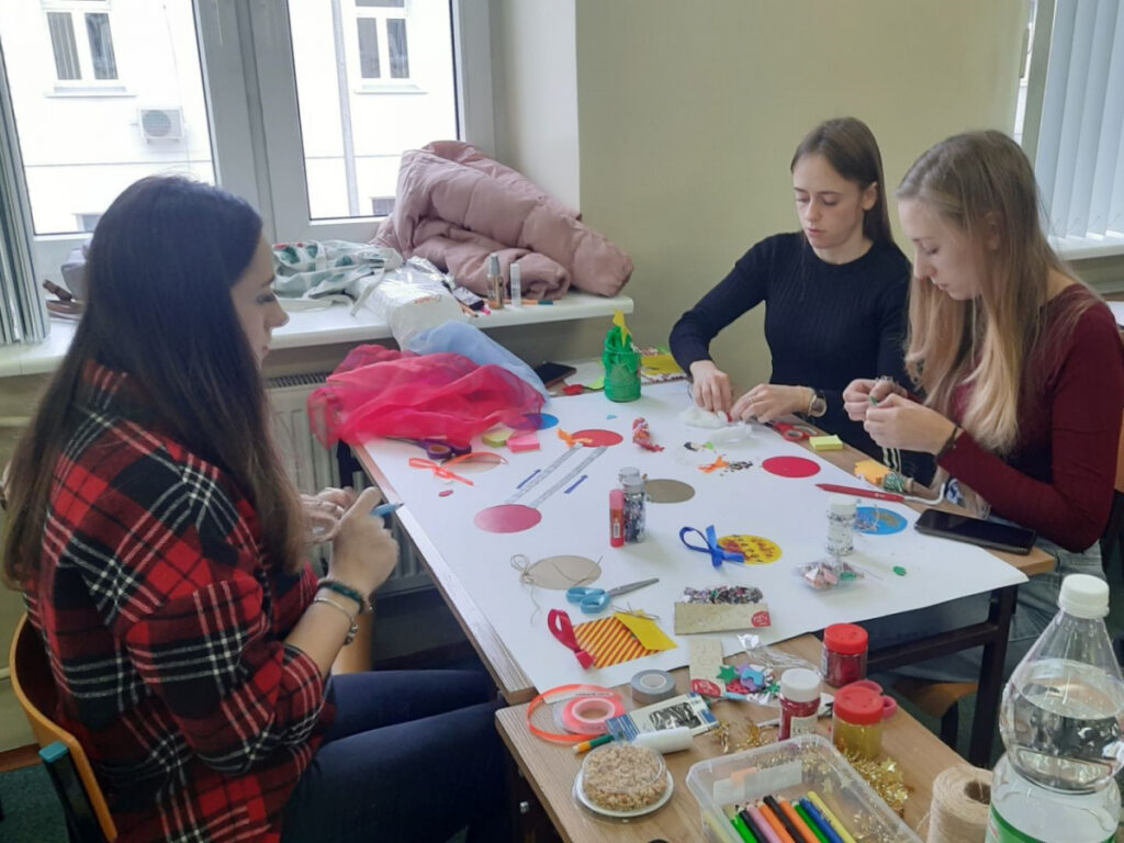 Studentki kończą pracę nad grą