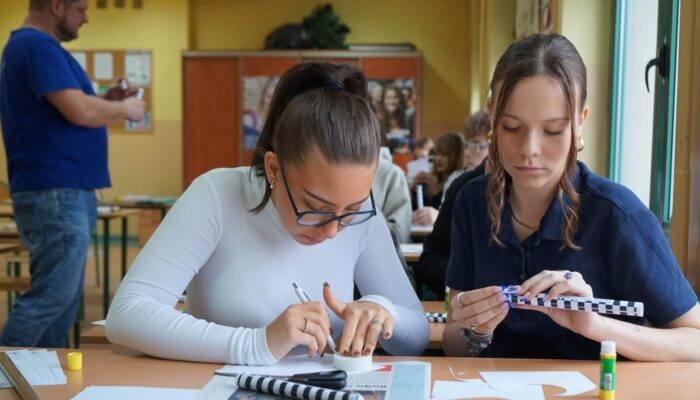 Uczennice Liceum i w trakcie zajęć