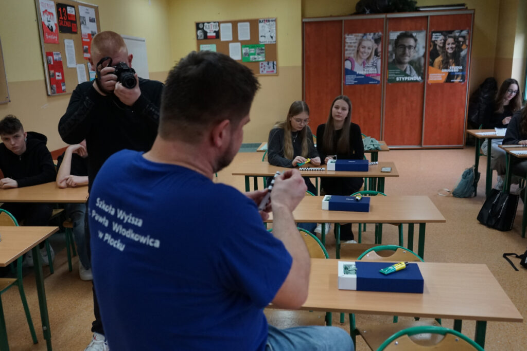 dr. Daniela Korzana prowadzi zajęcia