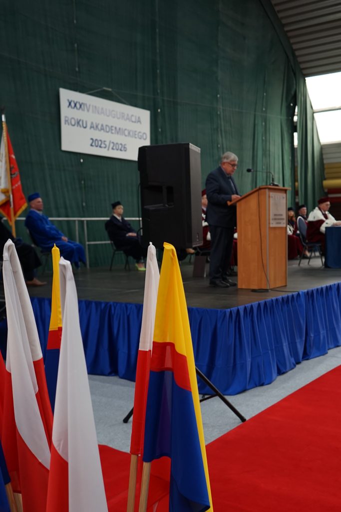Prof. Tadeusz Gadacz podczas wykładu inauguracyjnego