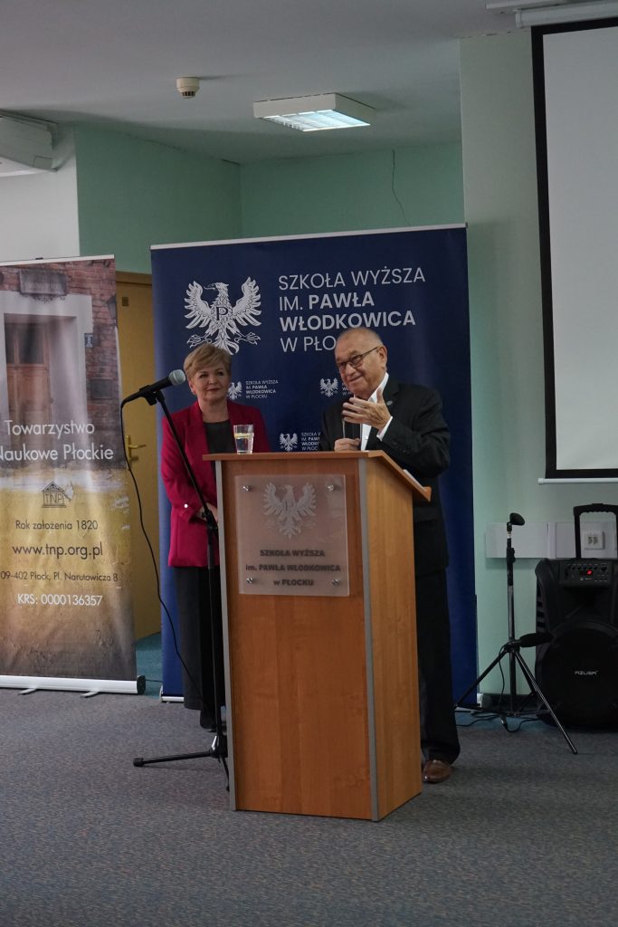 prof. M. Kamińska, przemawia prof. Z. Kruszewski