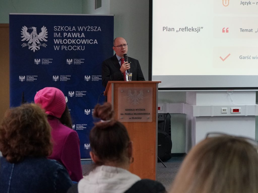 Przemawia dr hab. Błażej Kmieciak, prof. APS