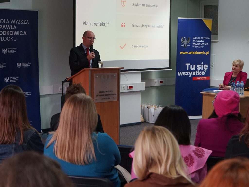 Przemawia dr hab. Błażej Kmieciak, prof. APS