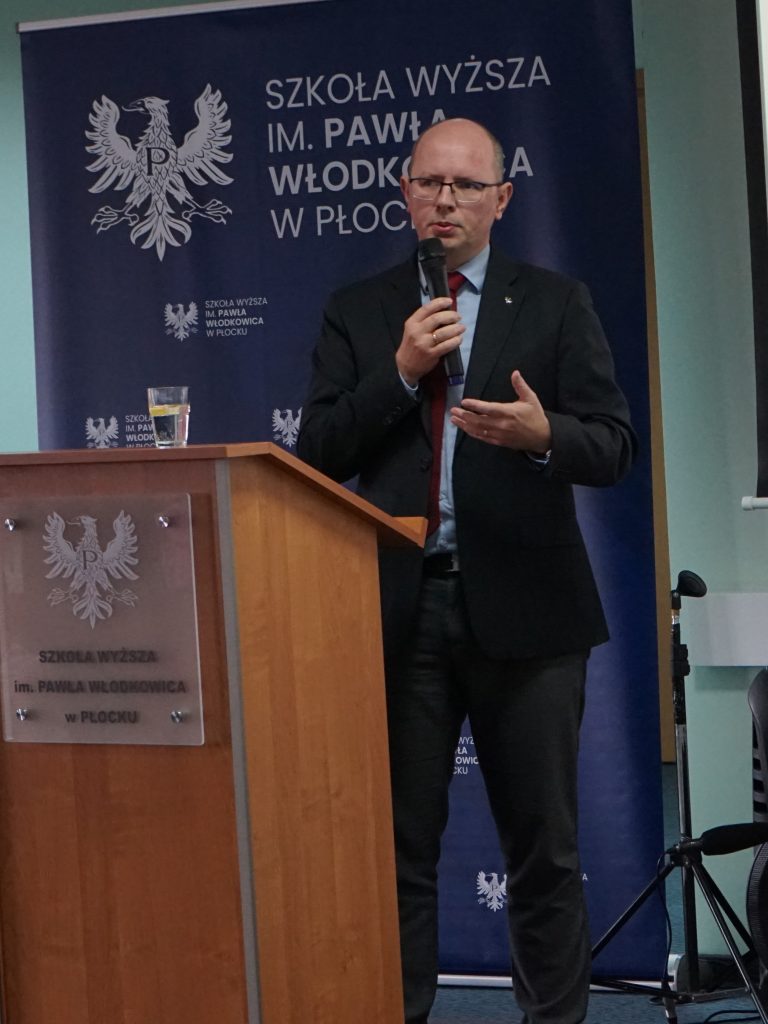 Przemawia dr hab. Błażej Kmieciak, prof. APS